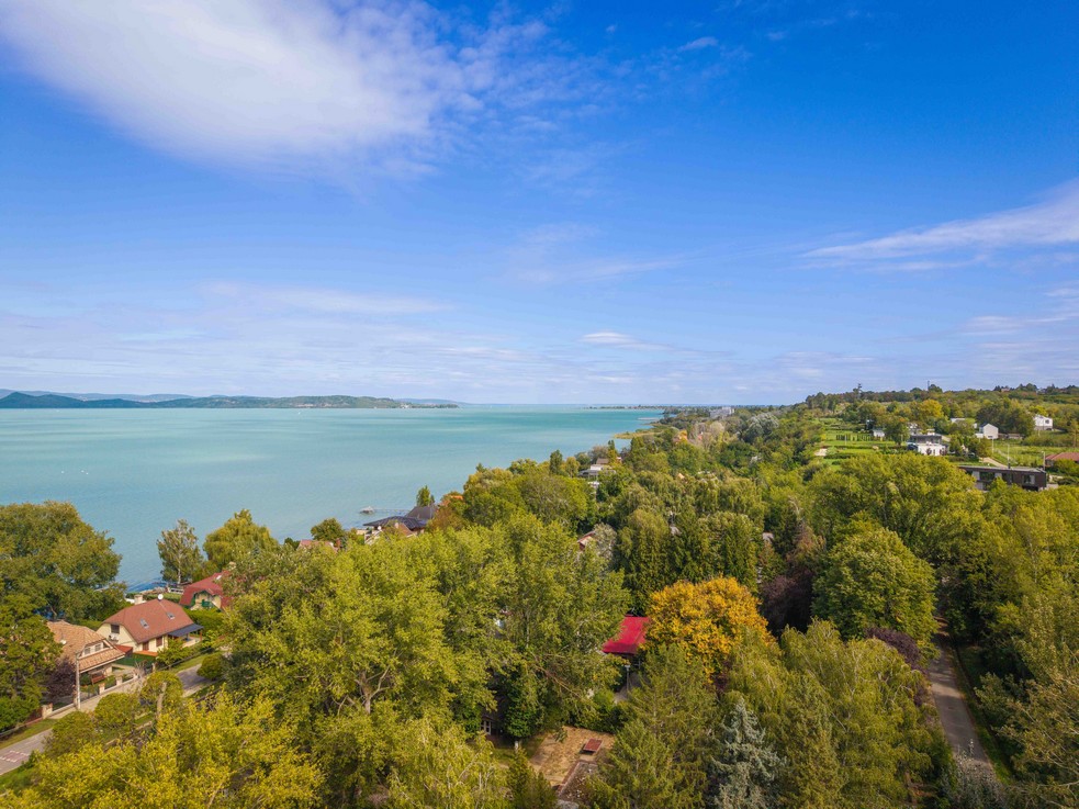 Balatonszárszói vízparti ingatlan drónképen